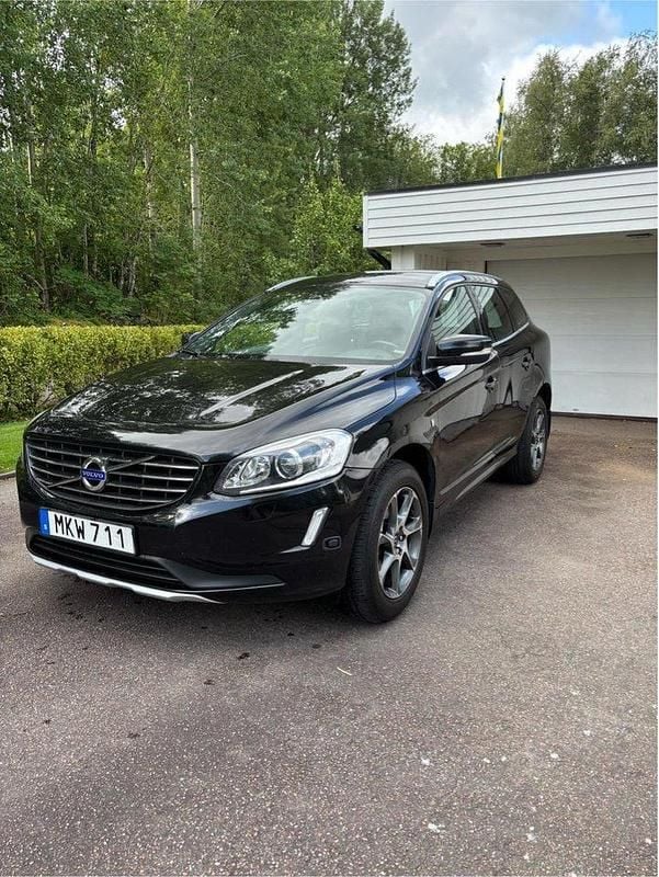 Svart Begagnad 2016 Volvo XC60 Momentum SUV | 149 000 kr (Bra pris) - Bild 1/4