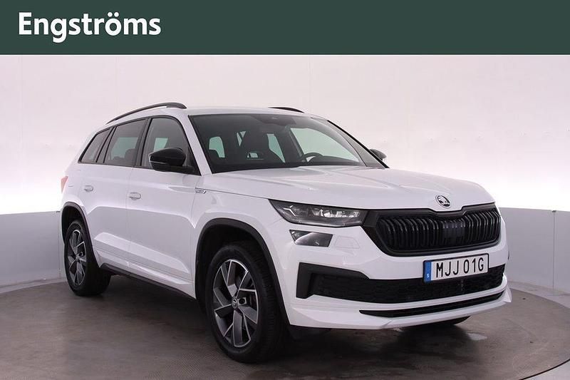 Vit Begagnad 2022 Skoda Kodiaq SportLine SUV | 429 000 kr (Lite dyr) - Bild 1/4
