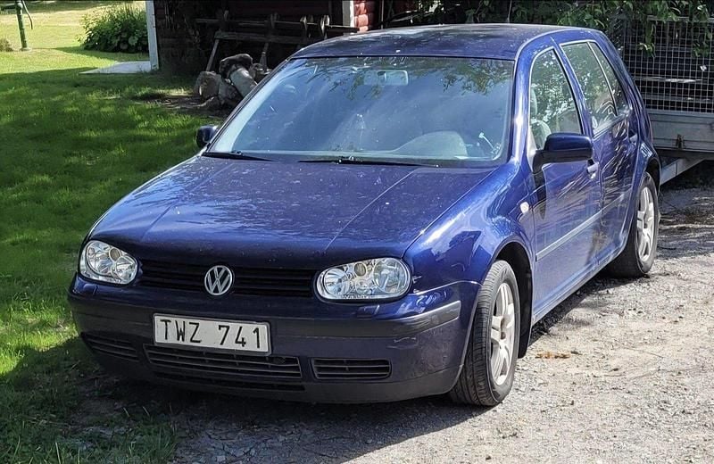 Blå Begagnad 2003 VW Golf IV Halvkombi | 18 000 kr (Marknadspris) - Bild 1/1