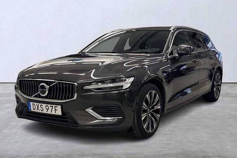 Grå Begagnad 2023 Volvo V60 Core Kombi | 324 900 kr (Marknadspris) - Bild 1/4