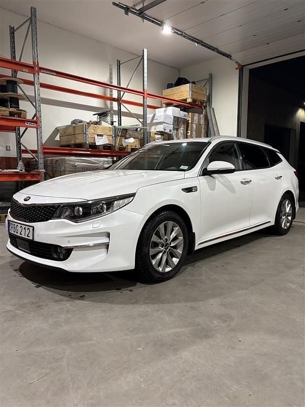 Pärlvit Begagnad 2017 Kia Optima Sport Kombi | 145 000 kr (Superpris) - Bild 1/4