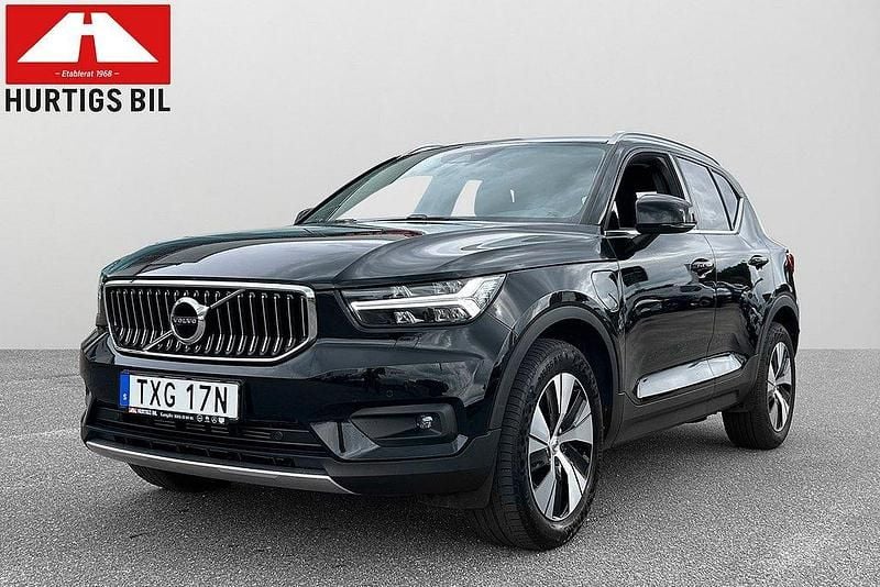 Svart Begagnad 2021 Volvo XC40 Momentum SUV | 299 900 kr (Bra pris) - Bild 1/4