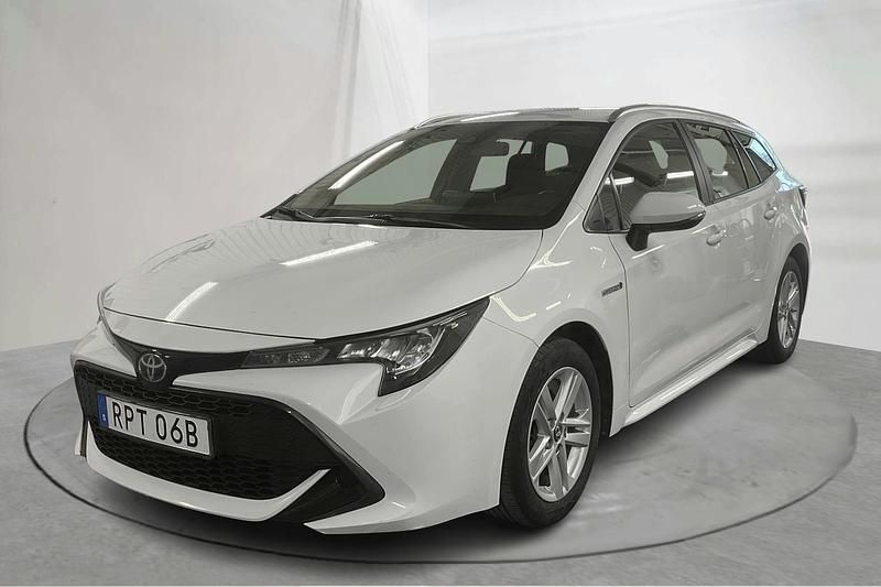 Vit Begagnad 2019 Toyota Corolla Active | 175 000 kr - Bild 1/4
