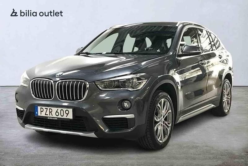 Grå Begagnad 2016 BMW X1 SUV | 209 900 kr - Bild 1/1