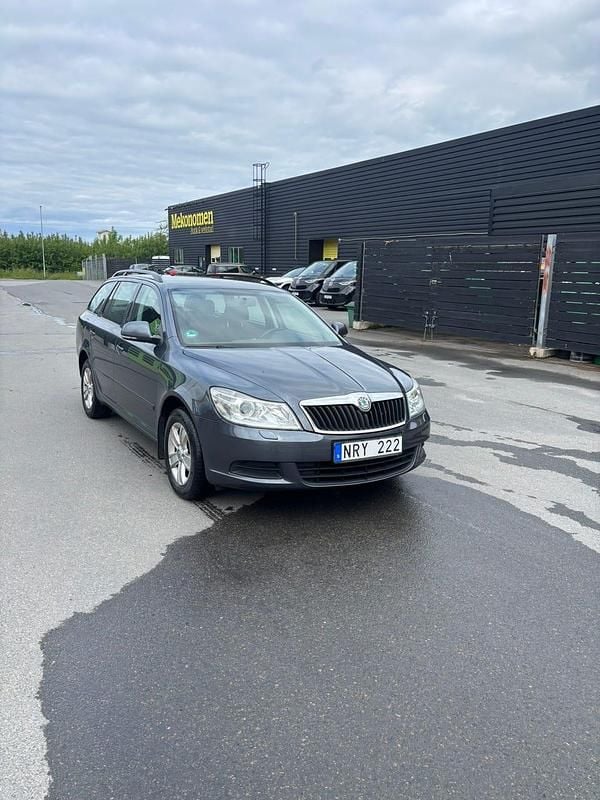 Begagnad 2011 Skoda Octavia Kombi | 48 000 kr (Marknadspris) - Bild 1/4