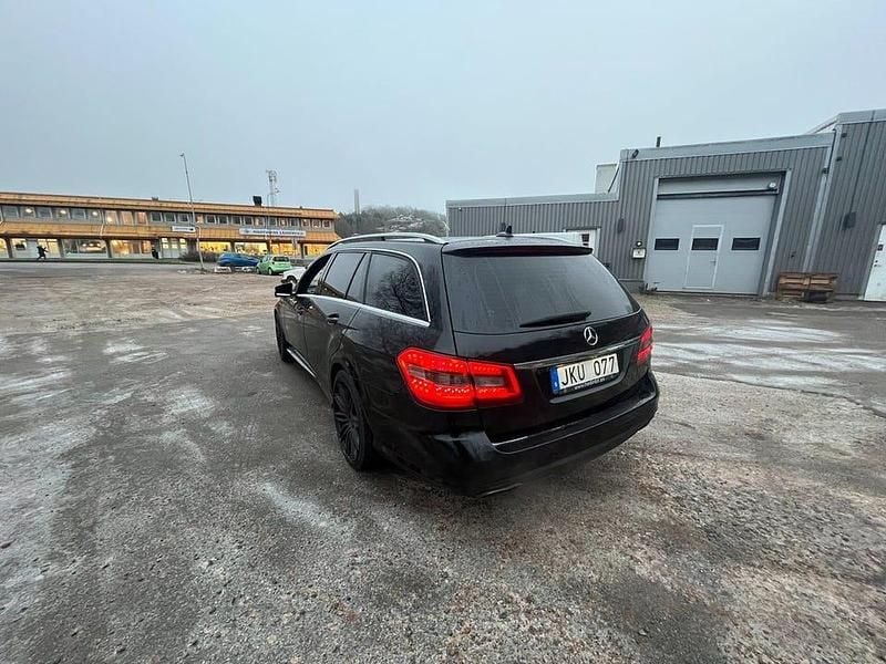 Begagnad Mercedes E200 Classic 136 HK (100 kW) 2013 Svart