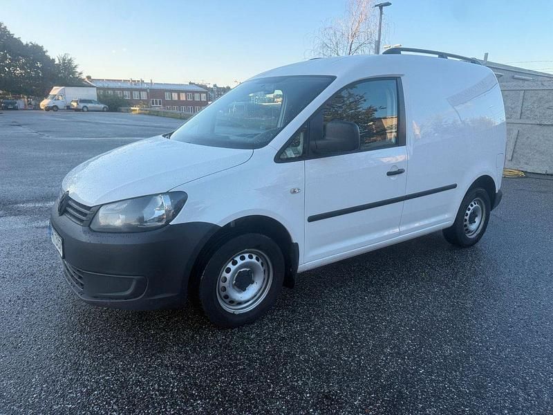 Vit Begagnad 2015 VW Caddy Minibuss | 74 900 kr (Marknadspris) - Bild 1/4