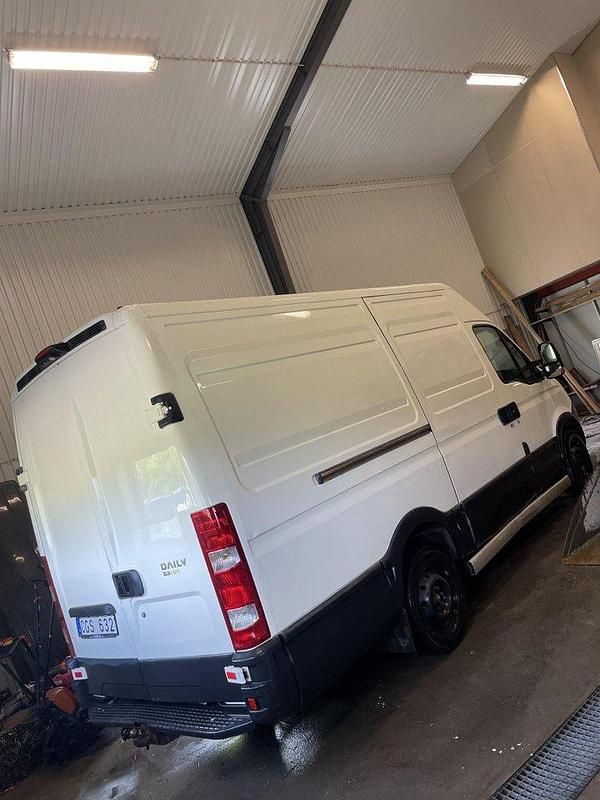 Vit Begagnad 2010 Iveco Daily Van | 99 900 kr - Bild 1/4