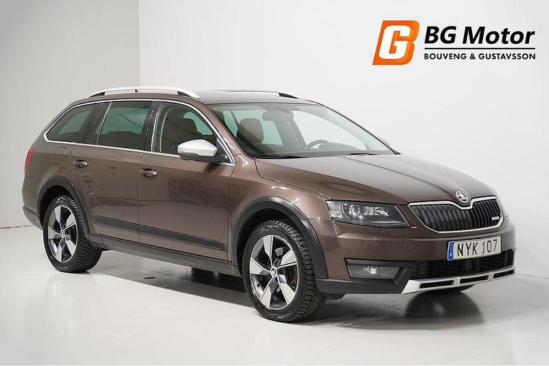 Mörkbrun Begagnad 2016 Skoda Octavia Scout Kombi | 144 700 kr (Lite dyr) - Bild 1/4