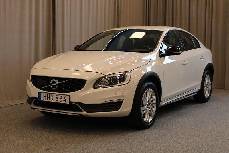 Vit Begagnad 2017 Volvo S60 CC Momentum Sedan | 229 900 kr (Marknadspris) - Bild 1/4