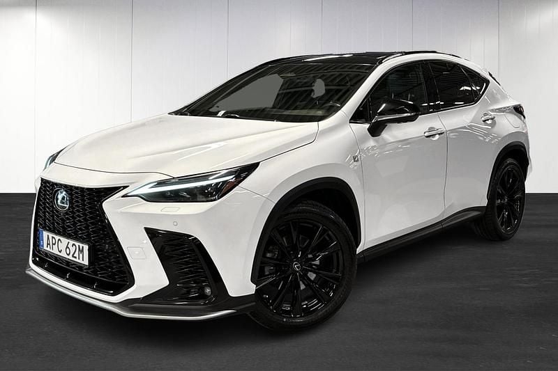 Vit (white) Begagnad 2022 Lexus NX350h SUV | 499 900 kr - Bild 1/4