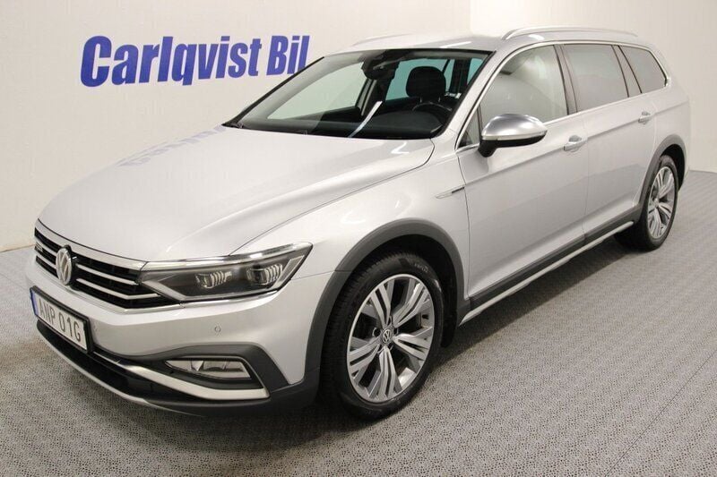 Silver (silver metallic) Begagnad 2020 VW Passat Alltrack Executive Kombi | 269 000 kr (Marknadspris) - Bild 1/4