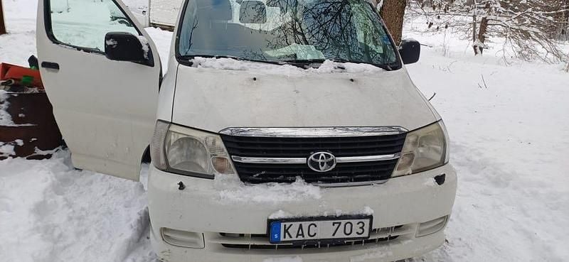 Begagnad 2010 Toyota HiAce Van | 47 000 kr - Bild 1/4