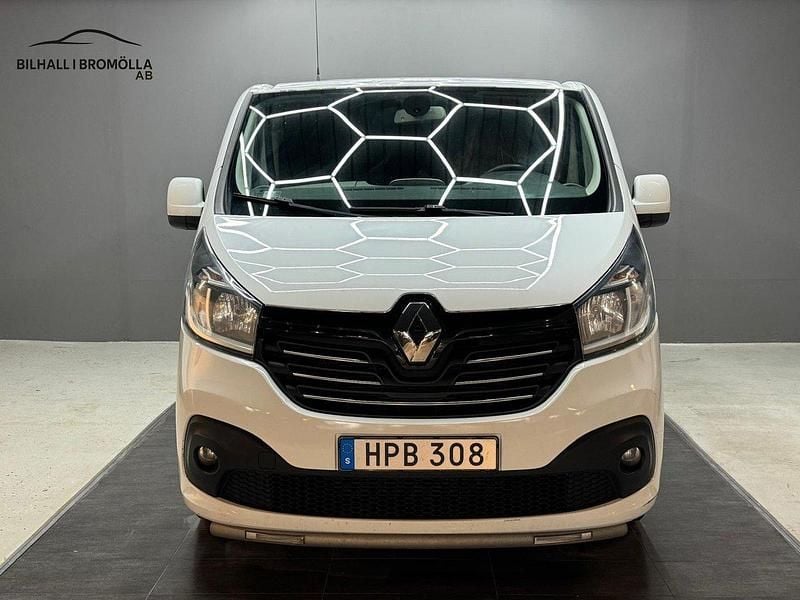 Vit Begagnad 2015 Renault Trafic Van | 99 900 kr (Marknadspris) - Bild 1/4
