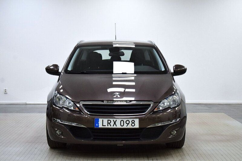 Mörkbrun (brun) Begagnad 2015 Peugeot 308 Active Kombi | 129 900 kr (Marknadspris) - Bild 1/4