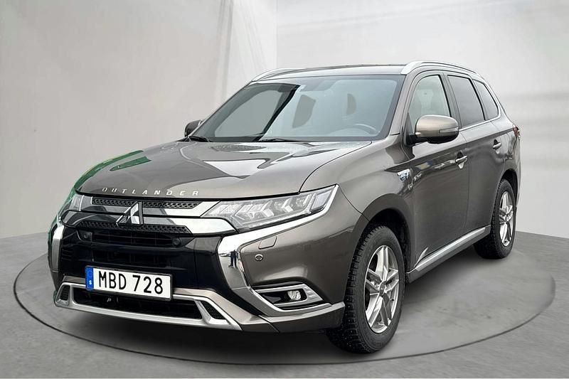 Brun Begagnad 2020 Mitsubishi Outlander SUV | 204 800 kr (Marknadspris) - Bild 1/4