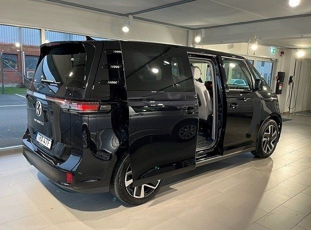 Begagnad VW ID. Buzz Pro 150 kW (204 HK) 2023 Svart Minibuss