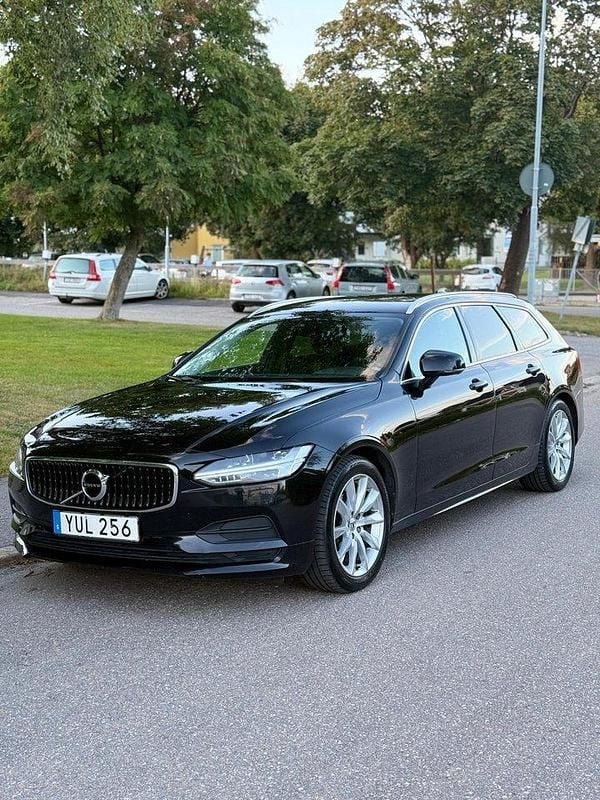 Svart Begagnad 2019 Volvo V90 Momentum Kombi | 149 000 kr (Marknadspris) - Bild 1/4