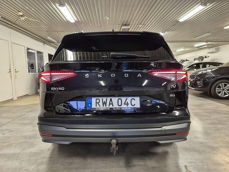 Begagnad Skoda Enyaq iV Family 150 kW (204 HK) 2022 Svart SUV