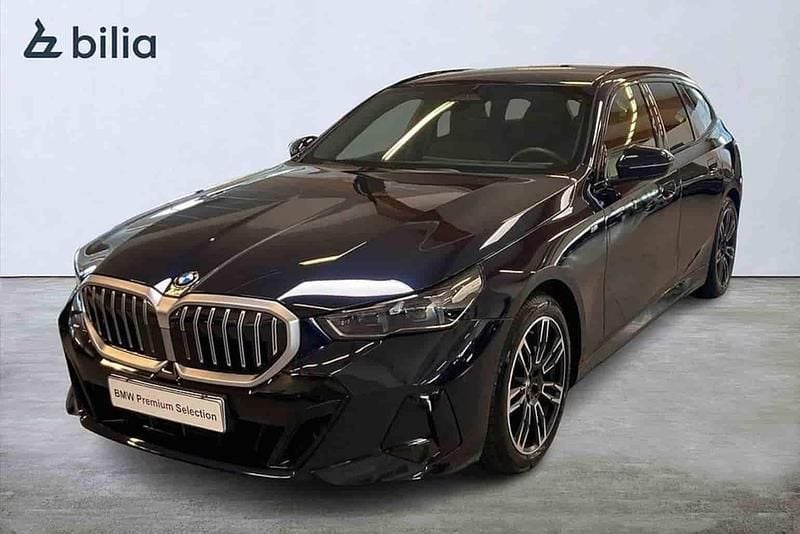 Svart Begagnad 2025 BMW 520 Kombi | 589 000 kr (Dyr) - Bild 1/1