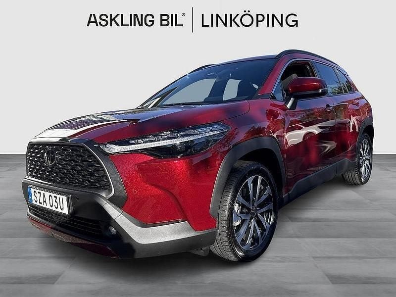 Röd Begagnad 2025 Toyota Corolla Cross Style SUV | 399 000 kr (Marknadspris) - Bild 1/4