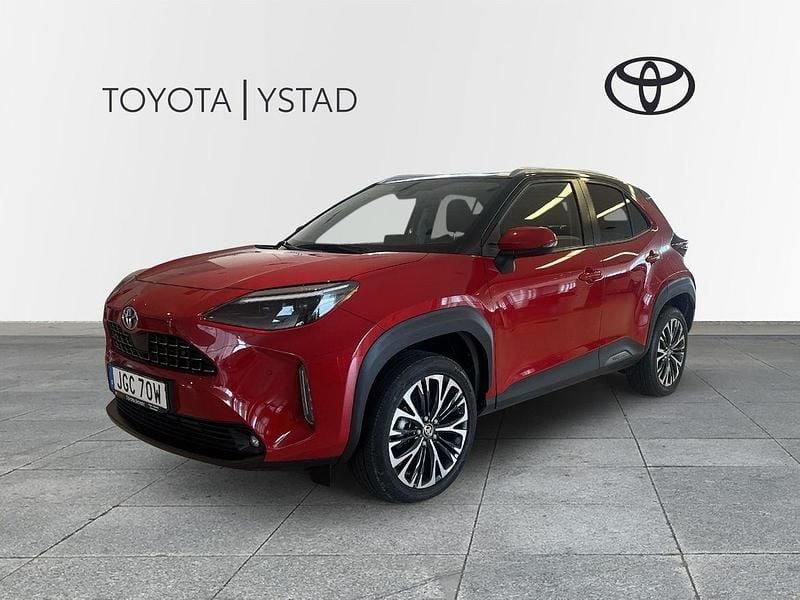 Röd Begagnad 2022 Toyota Yaris Cross Style SUV | 289 000 kr (Marknadspris) - Bild 1/3