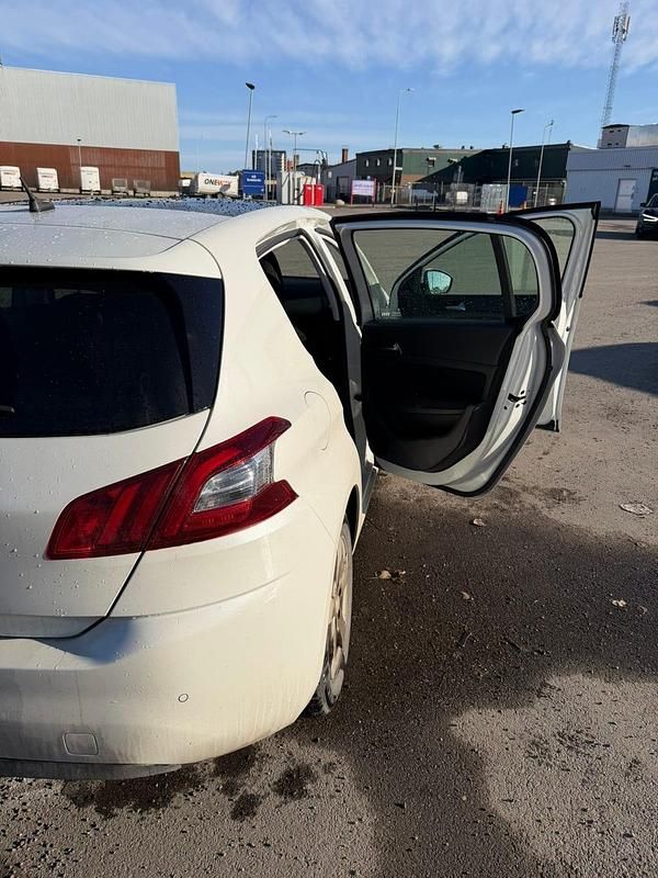 Begagnad Peugeot 308 125 HK (91 kW) 2013