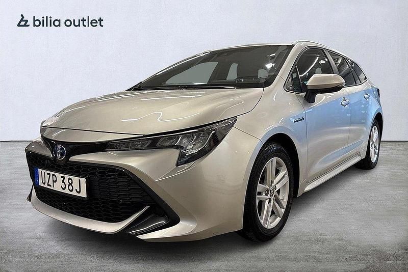 Silver Begagnad 2021 Toyota Corolla Active Kombi | 234 900 kr (Marknadspris) - Bild 1/4