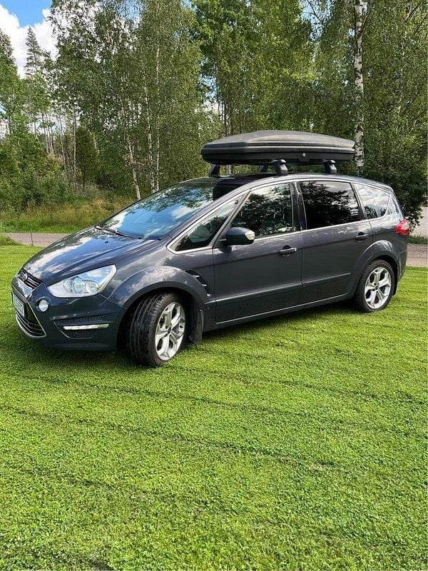 Grå Begagnad 2014 Ford S-MAX Business Edition Minibuss | 64 000 kr (Marknadspris) - Bild 1/4