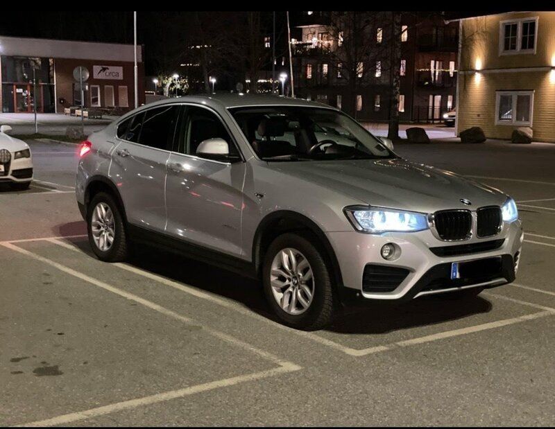 Silver Begagnad 2015 BMW X4 SUV | 185 000 kr (Marknadspris) - Bild 1/4
