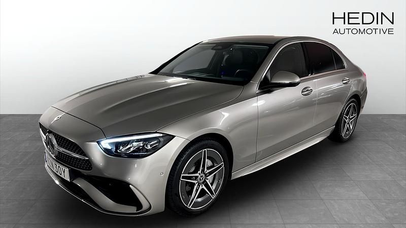 Silver Begagnad 2023 Mercedes C220 Sedan | 479 500 kr (Lite dyr) - Bild 1/4