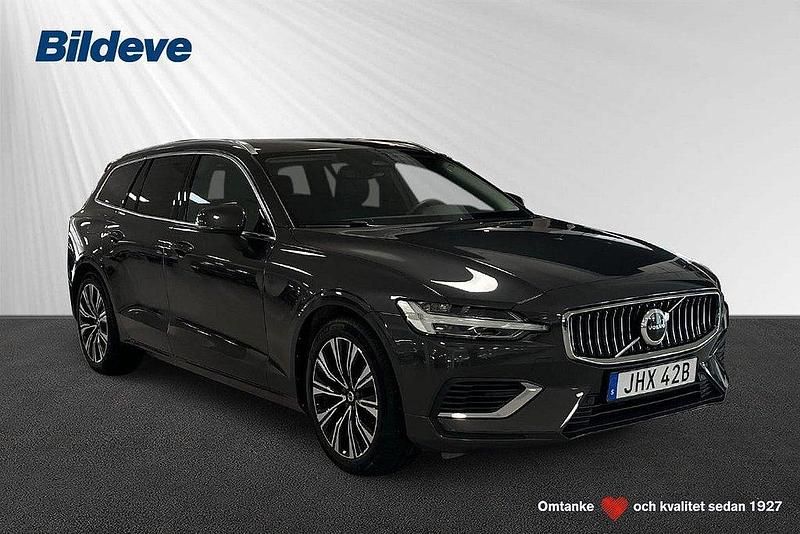 Grå Begagnad 2023 Volvo V60 Core Kombi | 429 900 kr (Marknadspris) - Bild 1/4