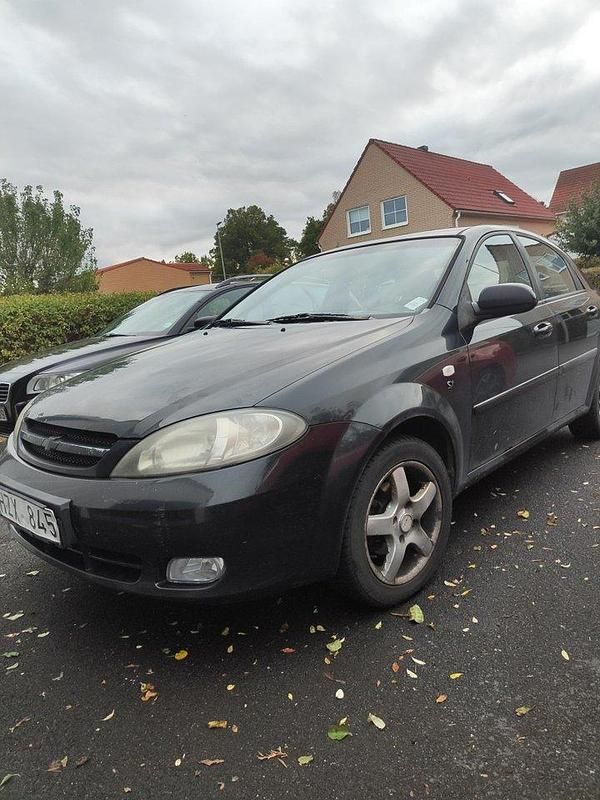 Svart Begagnad 2006 Chevrolet Lacetti Halvkombi | 8 000 kr - Bild 1/4