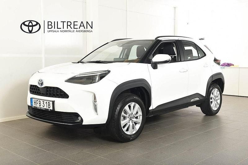 Vit Begagnad 2023 Toyota Yaris Cross Active SUV | 259 900 kr (Bra pris) - Bild 1/4