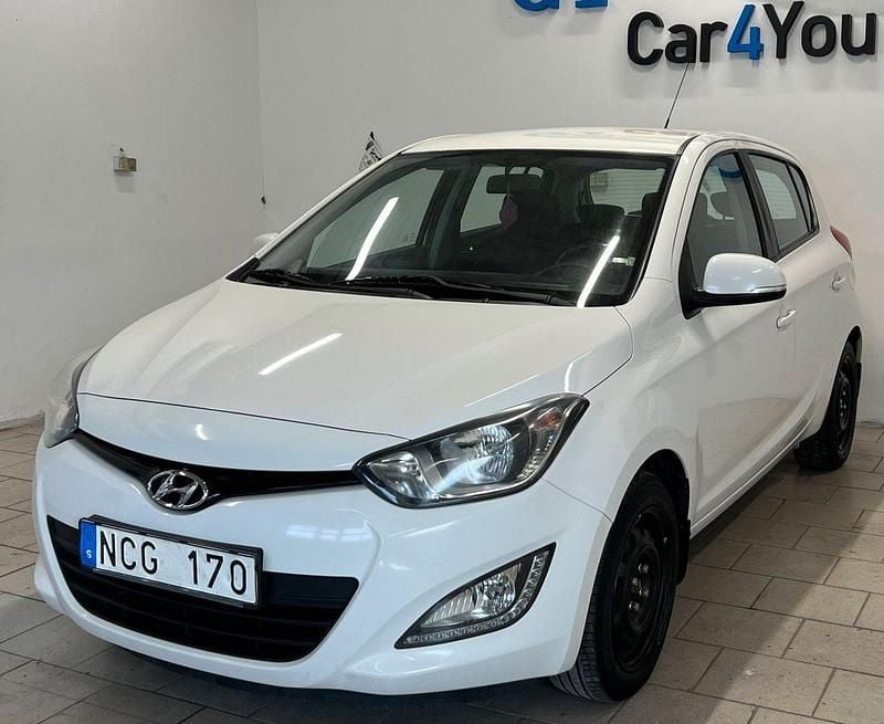 Vit Begagnad 2012 Hyundai i20 Premium Halvkombi | 42 500 kr (Marknadspris) - Bild 1/4