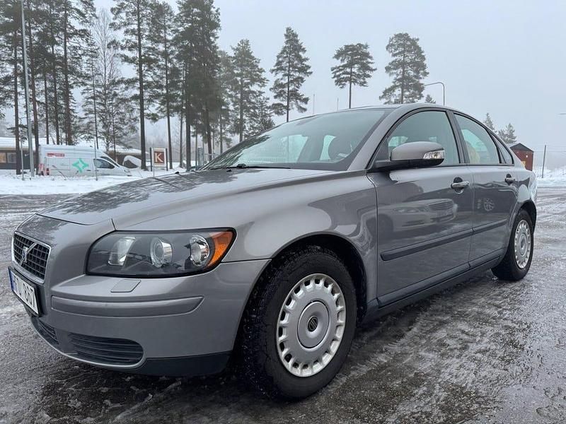 Begagnad Volvo S40 Kinetic 101 HK (74 kW) 2006 Grå Sedan