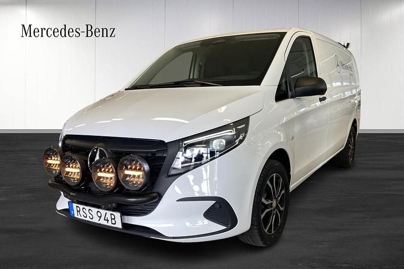 Vit Ny 2025 Mercedes Vito Van | 689 200 kr (Lite dyr) - Bild 1/4