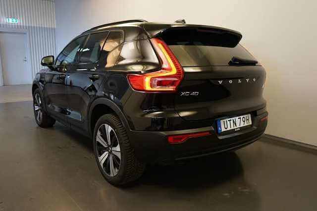 Begagnad Volvo XC40 Core 185 kW (252 HK) 2023 Svart SUV