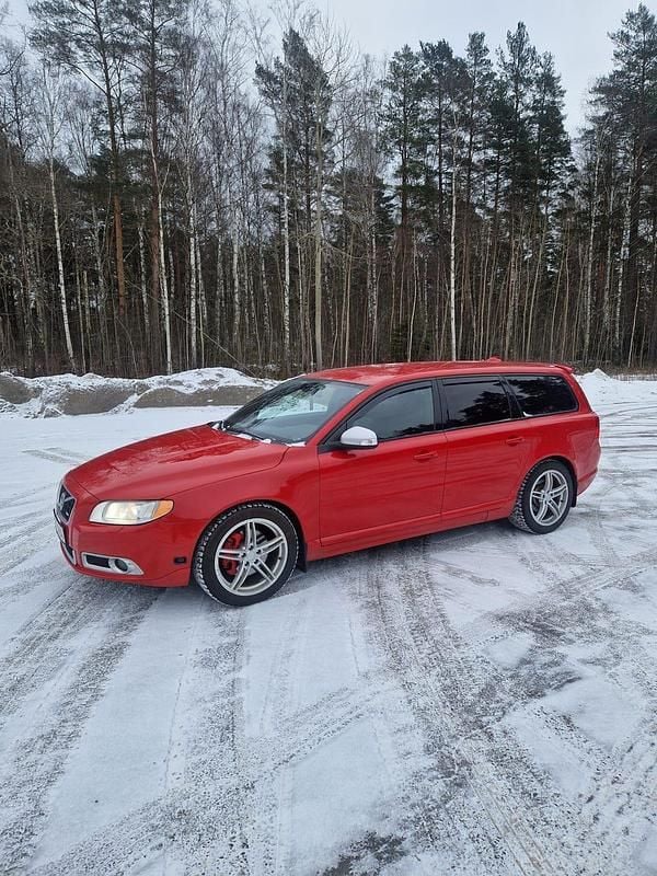 612 passion red Begagnad 2011 Volvo V70 Kombi | 94 999 kr (Dyr) - Bild 1/4