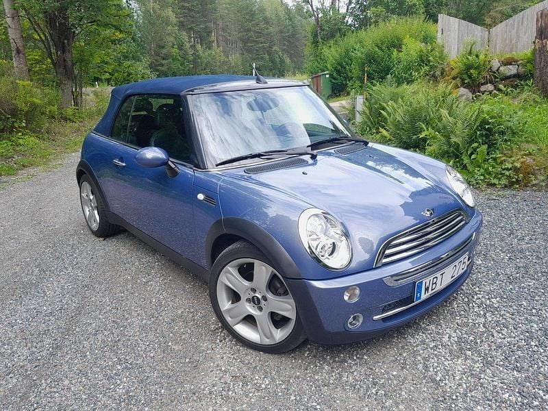 Blå Begagnad 2004 Mini Cooper Cabriolet Cab | 99 000 kr (Dyr) - Bild 1/4