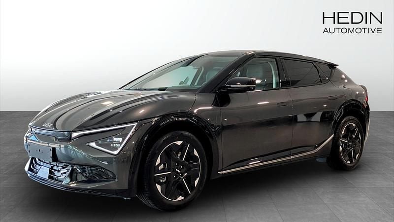 Grå (grey) Ny 2025 Kia EV6 Plus SUV | 580 600 kr (Marknadspris) - Bild 1/4