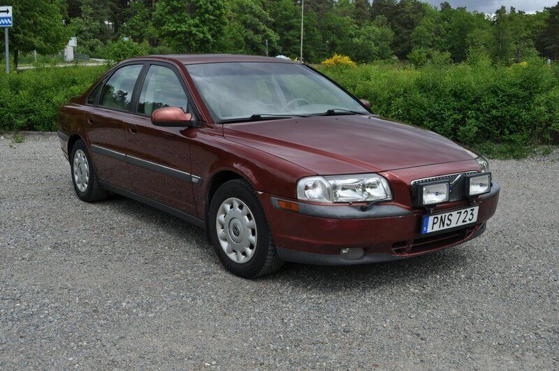Röd Begagnad 2000 Volvo S80 Sedan | 27 500 kr (Lite dyr) - Bild 1/4