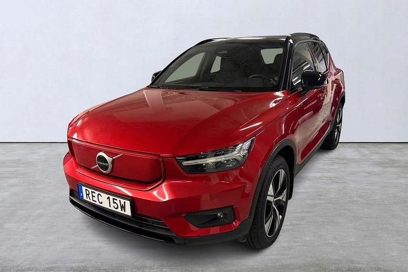 Röd Begagnad 2022 Volvo XC40 Plus SUV | 319 900 kr - Bild 1/4