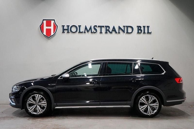 Svart Begagnad 2023 VW Passat Alltrack Kombi | 309 900 kr (Bra pris) - Bild 1/4