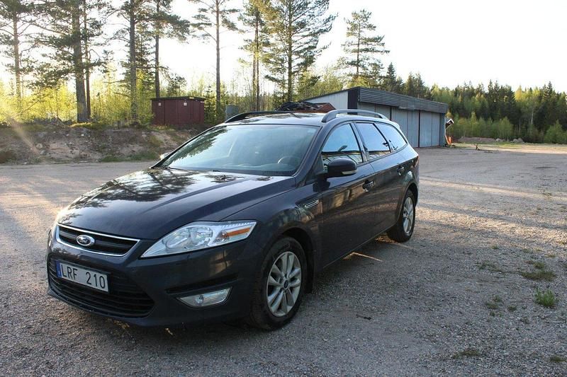 Grå Begagnad 2011 Ford Mondeo Trend Kombi | 20 000 kr (Superpris) - Bild 1/4