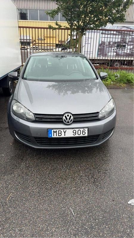 Grå Begagnad 2012 VW Golf VII Halvkombi | 60 000 kr (Bra pris) - Bild 1/4