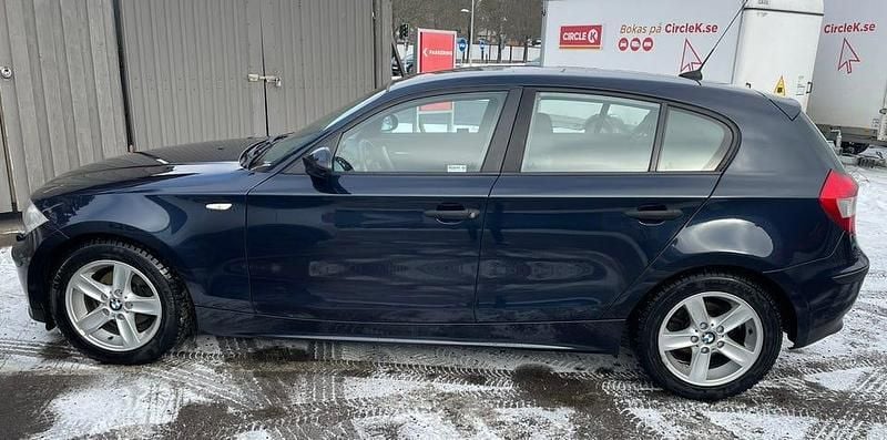 Begagnad BMW 116 116 HK (85 kW) 2006 Mörkblå Halvkombi