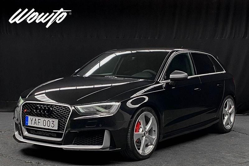 Svart Begagnad 2015 Audi RS3 Design Halvkombi | 339 800 kr (Lite dyr) - Bild 1/3
