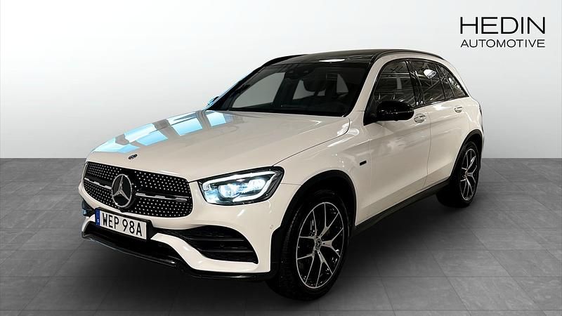 Vit (white) Begagnad 2020 Mercedes GLC300e AMG Kombi | 449 900 kr (Marknadspris) - Bild 1/4