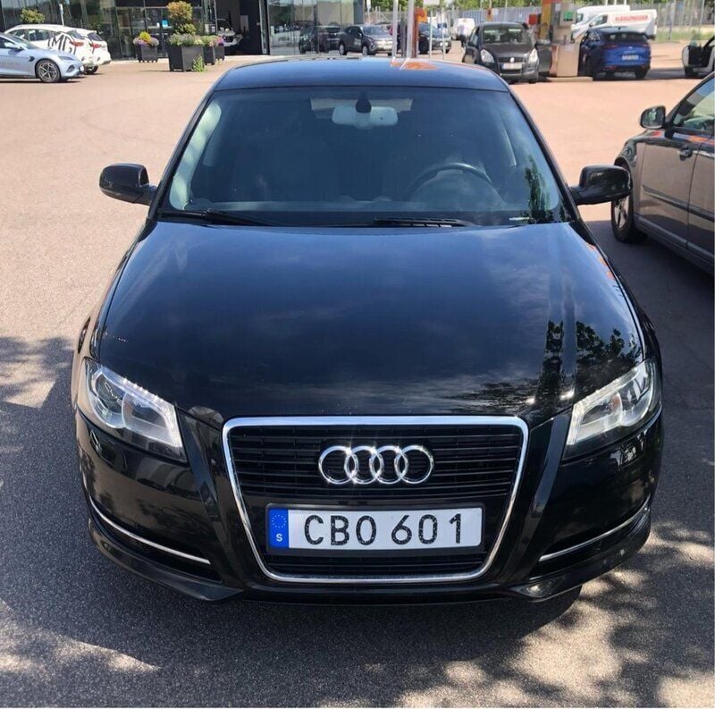 Svart Begagnad 2011 Audi A3 Sportback Attraction Halvkombi | 69 900 kr (Marknadspris) - Bild 1/4